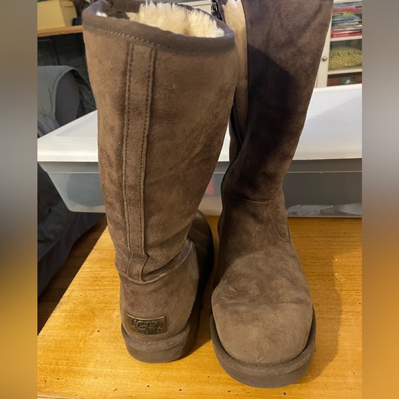 Ugg boots. Gently used. Tall and brown . - Picture 3 of 8